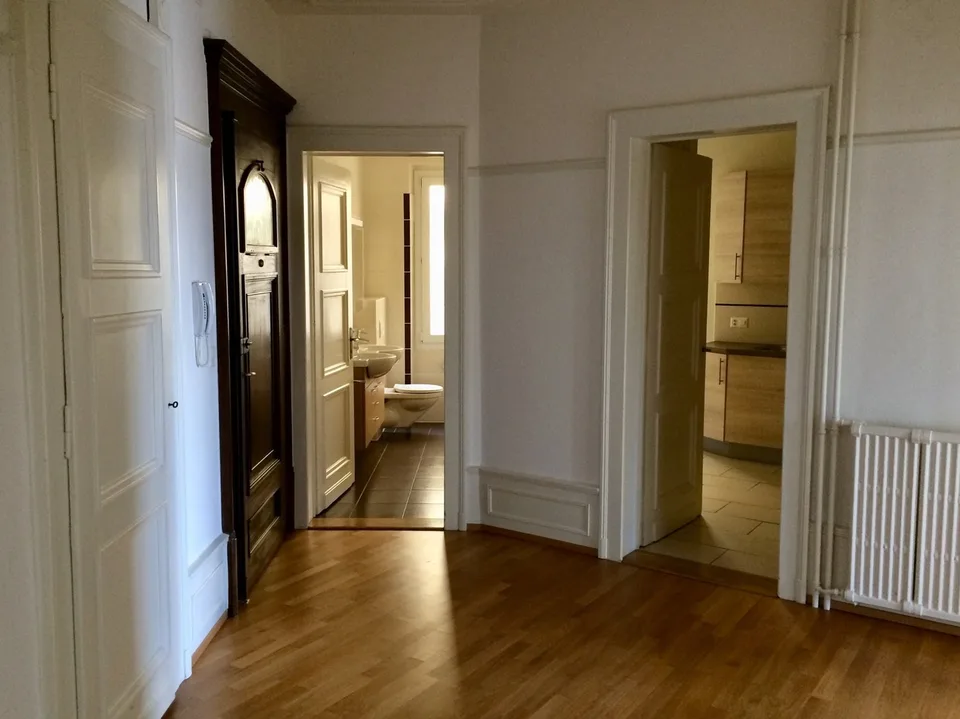 Sehr schönes Apartment mit viel Charme, geräumig und hell mit schöner Aussicht auf den See