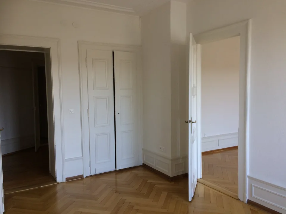 Sehr schönes Apartment mit viel Charme, geräumig und hell mit schöner Aussicht auf den See