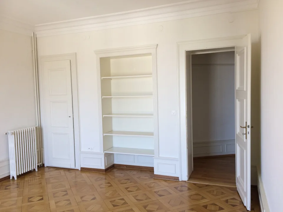 Sehr schönes Apartment mit viel Charme, geräumig und hell mit schöner Aussicht auf den See