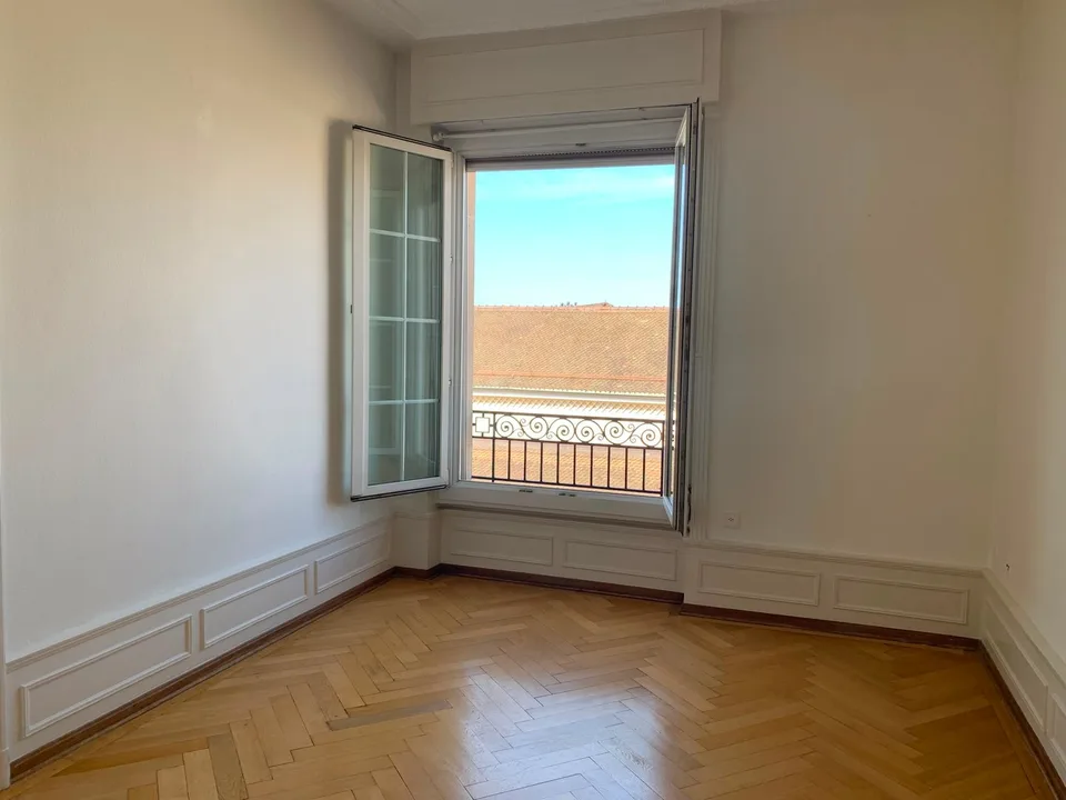 Sehr schönes Apartment mit viel Charme, geräumig und hell mit schöner Aussicht auf den See