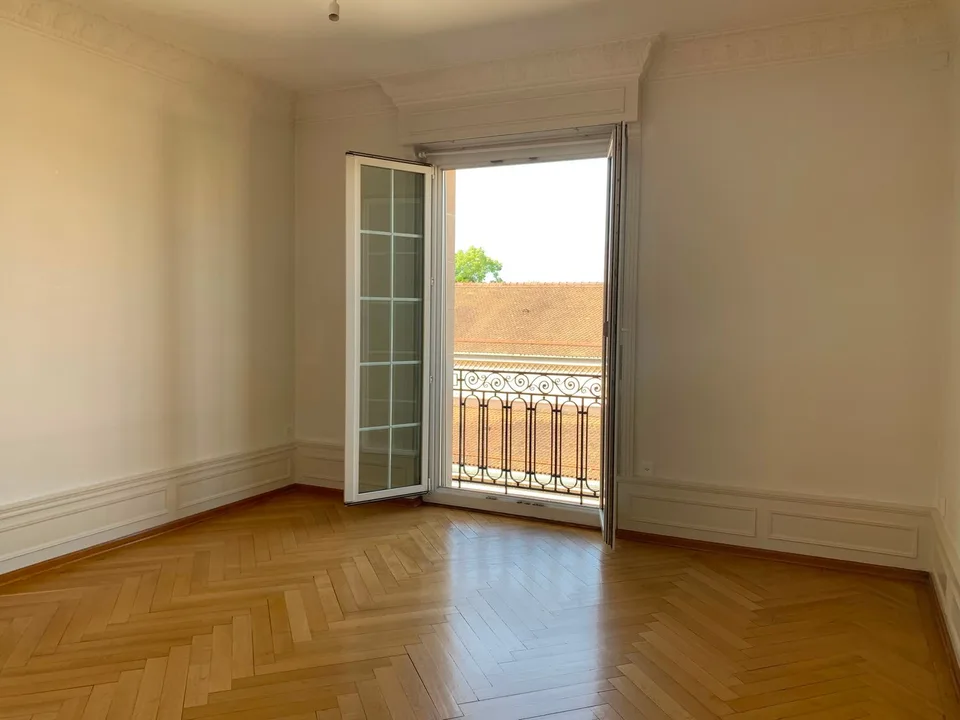 Sehr schönes Apartment mit viel Charme, geräumig und hell mit schöner Aussicht auf den See