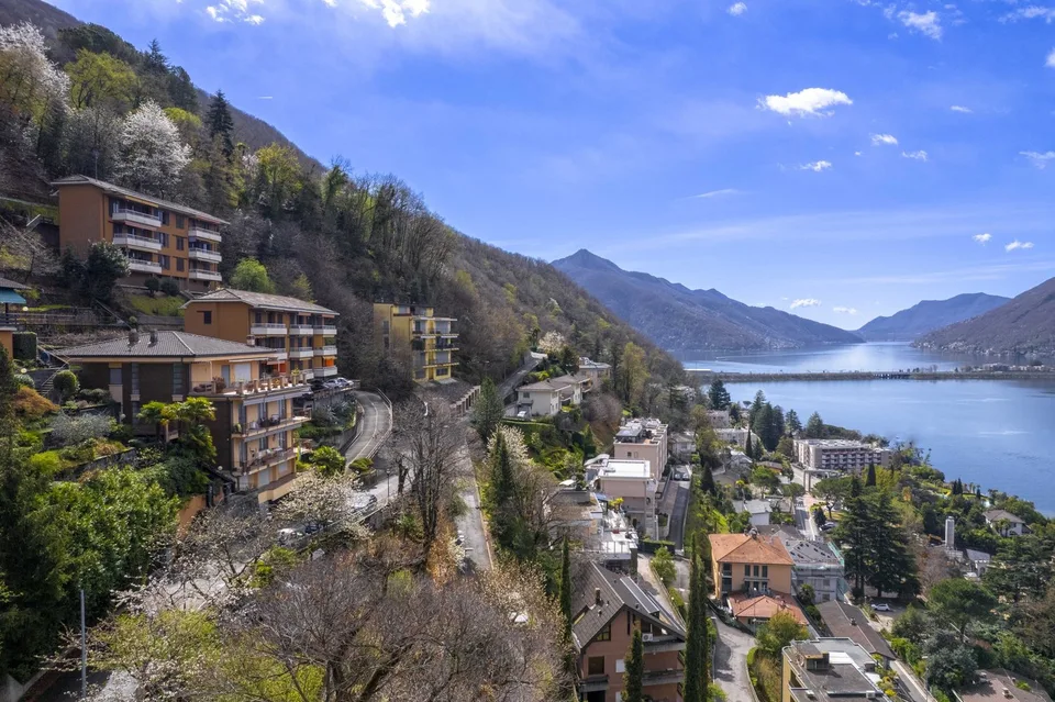 SPLENDIDE PENTHOUSE 4.5 AVEC VUE SUR LE LAC A CAMPIONE D'ITALIA