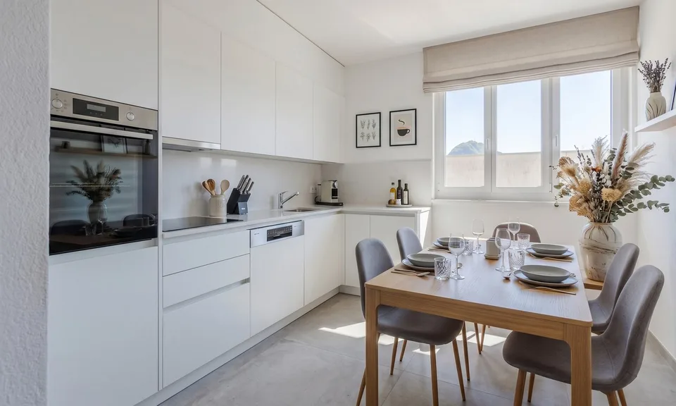 GERÄUMIGES 5.5 ZIMMER WOHNUNG MIT FREIER SICHT IN LAUFWEITE VON LUGANO