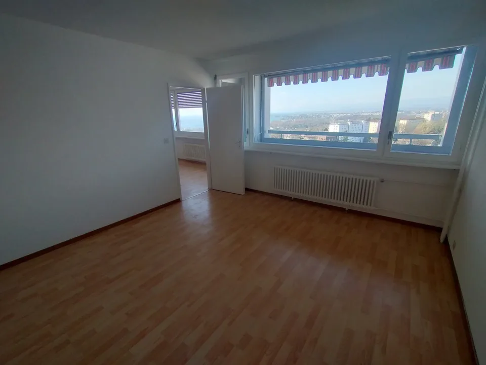 Im Zentrum von Malley prächtiges renoviertes Apartment mit Balkon und Aussicht
