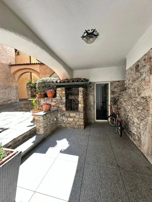 Bezaubernde 3-Zimmer-Wohnung in historischem Haus nahe dem See
