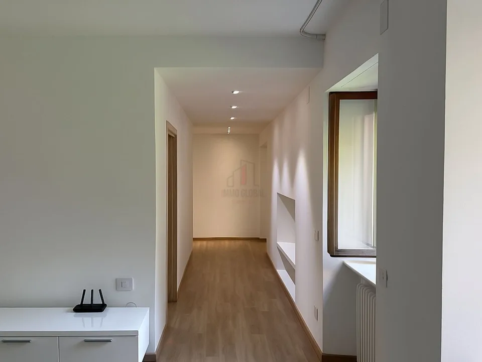 Comfortable apartment with partial lake view