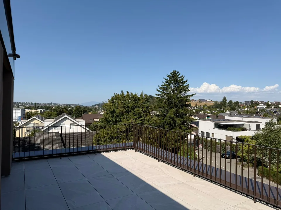 Appartamento mansardato moderno 2.5 locali in un edificio nuovo con una terrazza spaziosa