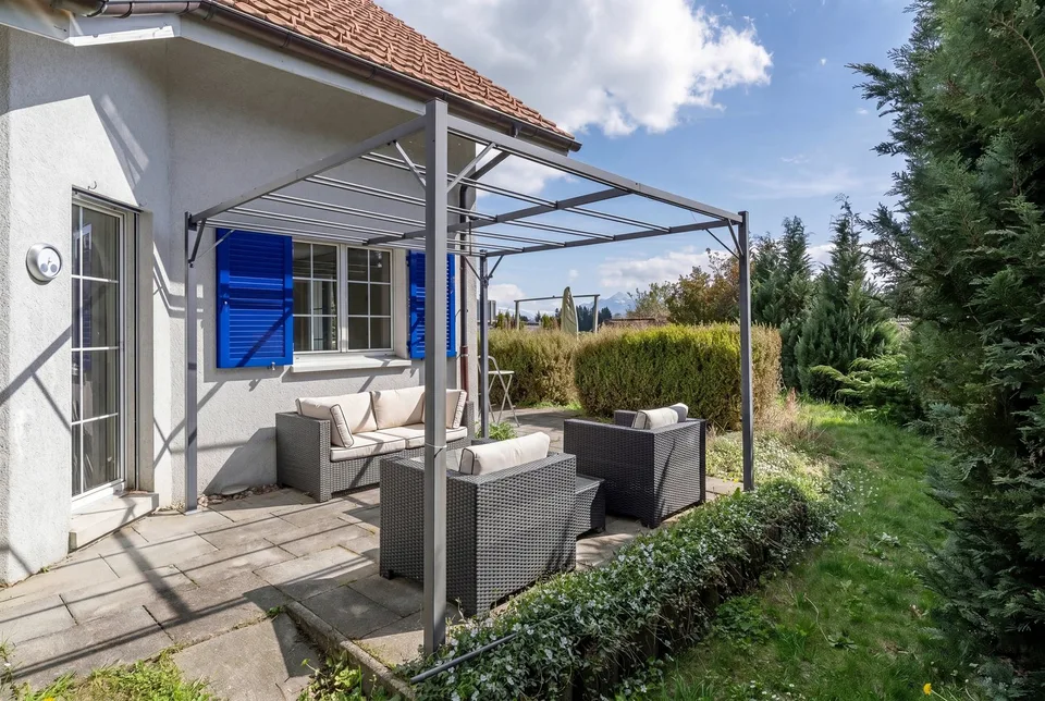 Maison Ensoleillée avec Espace pour de Nouvelles Idées