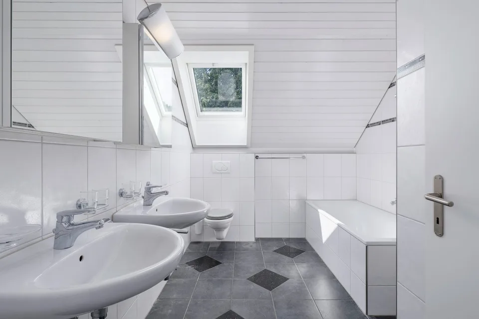 Maison Ensoleillée avec Espace pour de Nouvelles Idées