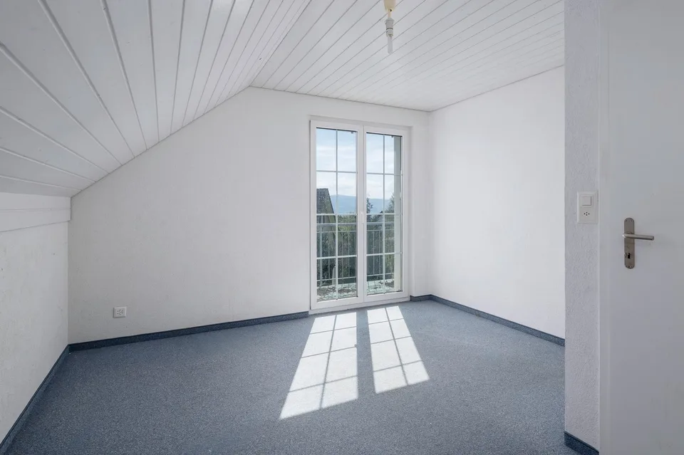 Maison Ensoleillée avec Espace pour de Nouvelles Idées