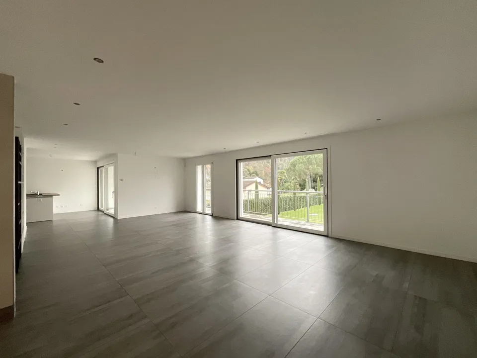 CASLANO - GROßZÜGIGES 6.5 ZIMMER-WOHNUNG MIT SCHWIMMBAD ZUM VERKAUF