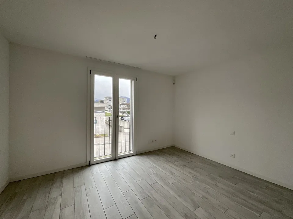 CASLANO - GROßZÜGIGES 6.5 ZIMMER-WOHNUNG MIT SCHWIMMBAD ZUM VERKAUF