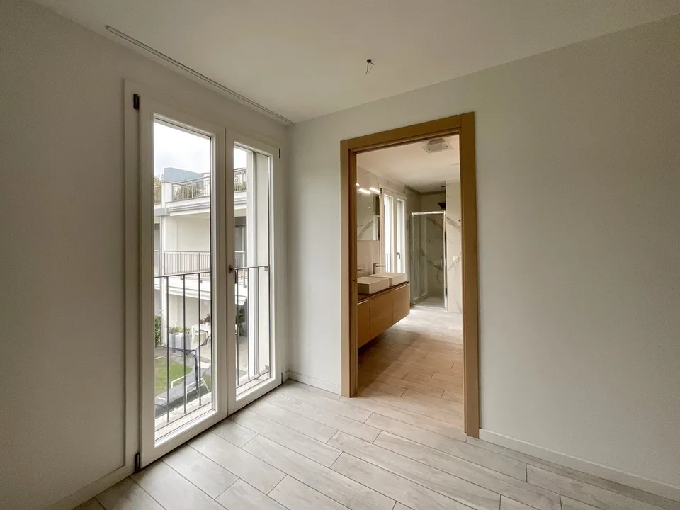 CASLANO - GROßZÜGIGES 6.5 ZIMMER-WOHNUNG MIT SCHWIMMBAD ZUM VERKAUF