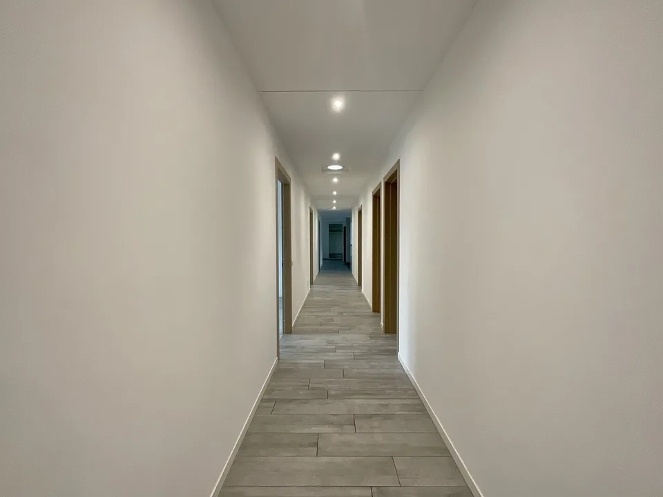 CASLANO - GROßZÜGIGES 6.5 ZIMMER-WOHNUNG MIT SCHWIMMBAD ZUM VERKAUF