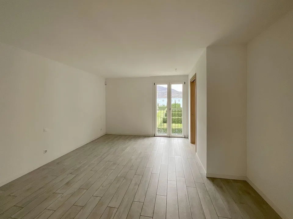 CASLANO - GROßZÜGIGES 6.5 ZIMMER-WOHNUNG MIT SCHWIMMBAD ZUM VERKAUF