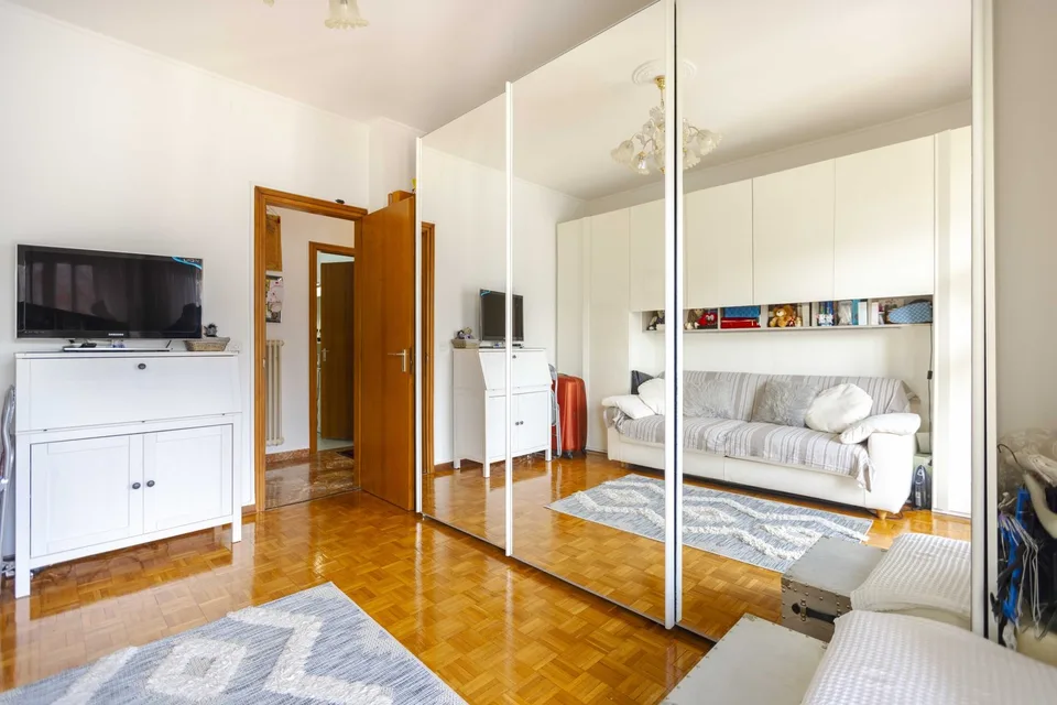 3 Rooms with Breathtaking Lake View in Campione d'Italia