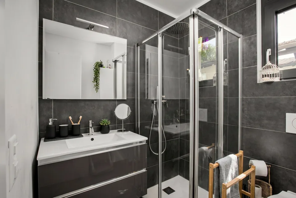 Elegant 4.5-room apartment with terrace in Dino