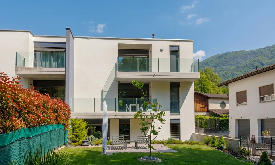 Elegant 4.5-room apartment with terrace in Dino