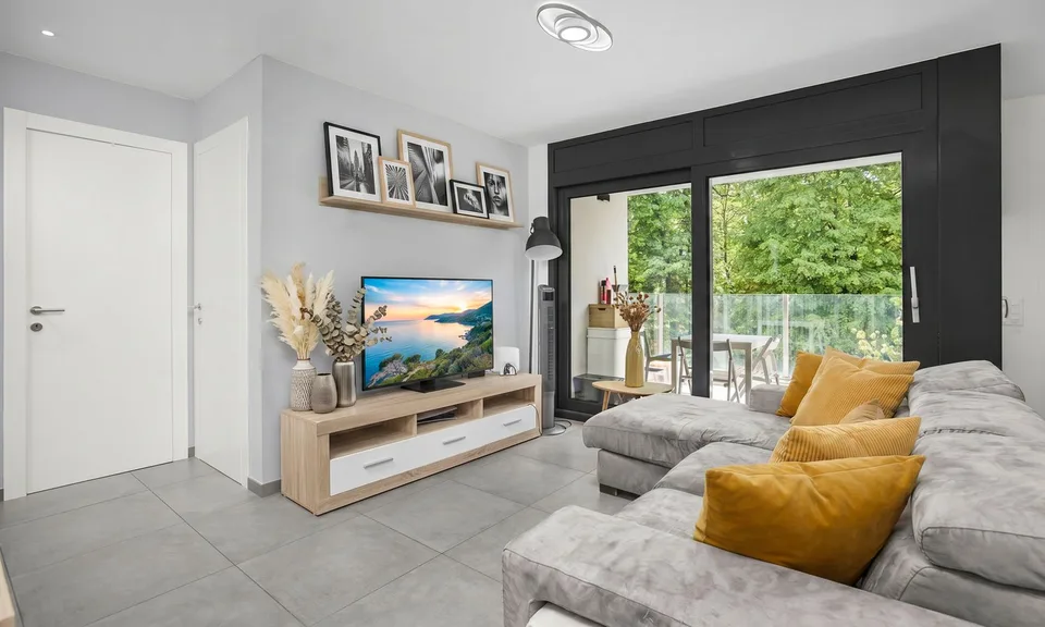 Elegant 4.5-room apartment with terrace in Dino