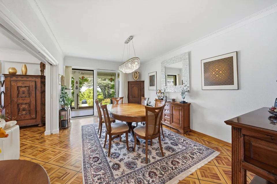 Ampio appartamento di 7 locali con balcone e vista a Losanna