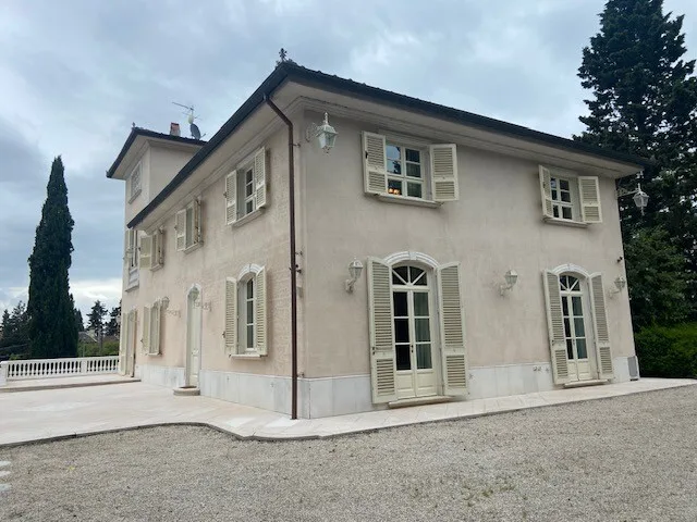 Prächtige Villa aus der Epoche mit 10 Zimmern vor den Toren von Florenz