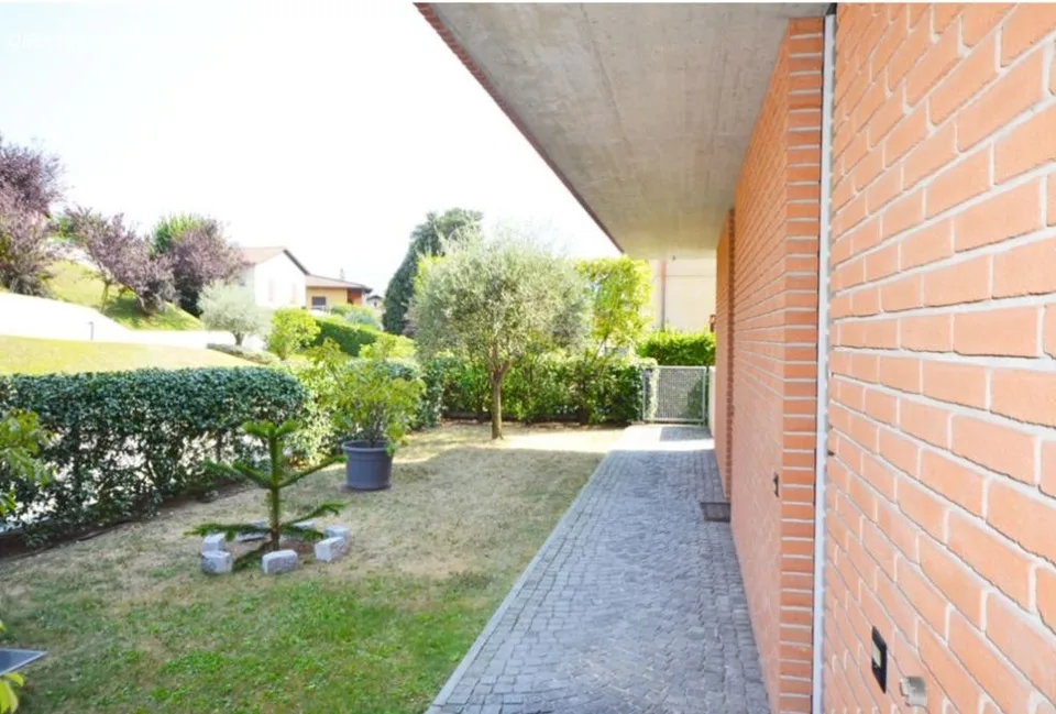 AFFITTASI SPLENDIDO APPARTAMENTO ARREDATO CON TERRAZZA