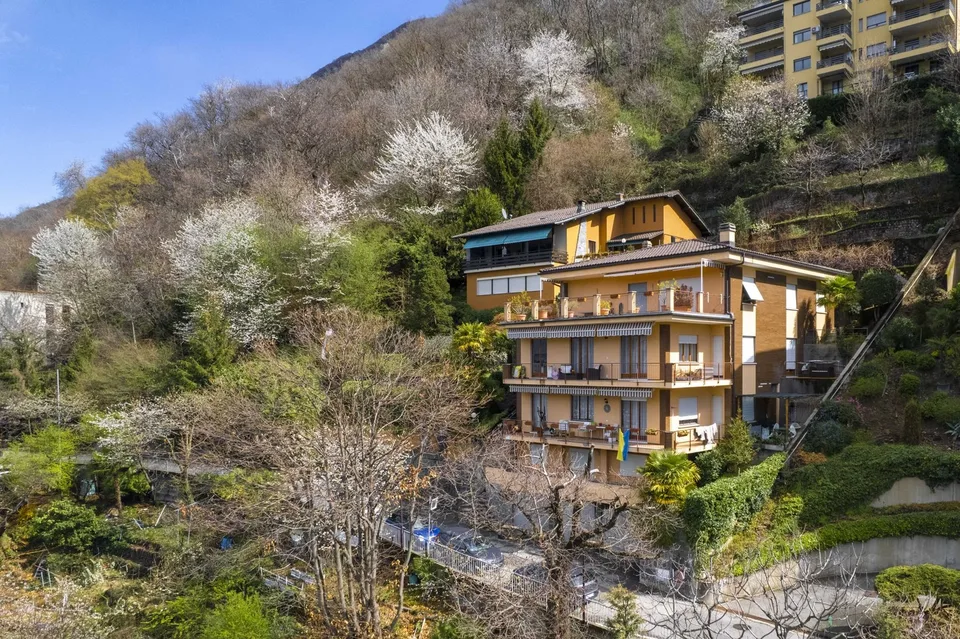 Stabile de 4 unités avec vue panoramique à Campione d'Italia