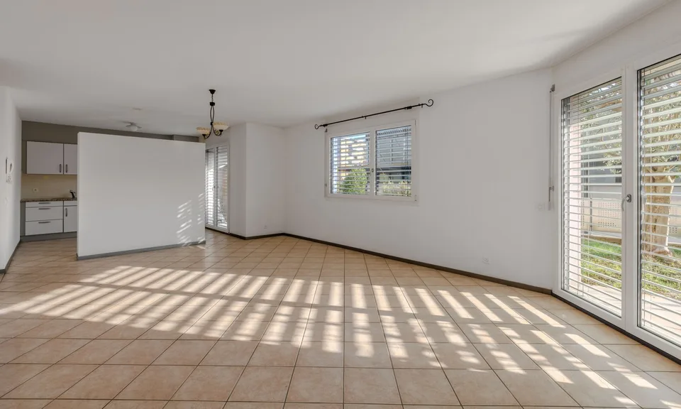HELLES UND GERAUMIGES 3.5-ZIMMER-WOHNUNG MIT GARTEN IN VIGANELLO