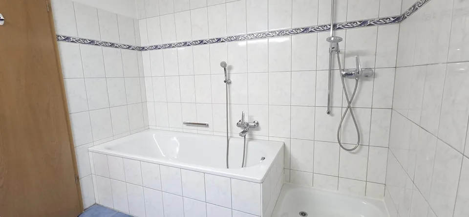 Gepflegte 5.5-Zimmer-Wohnung mit Balkon und schöner Aussicht in Zurzach-Böbikon