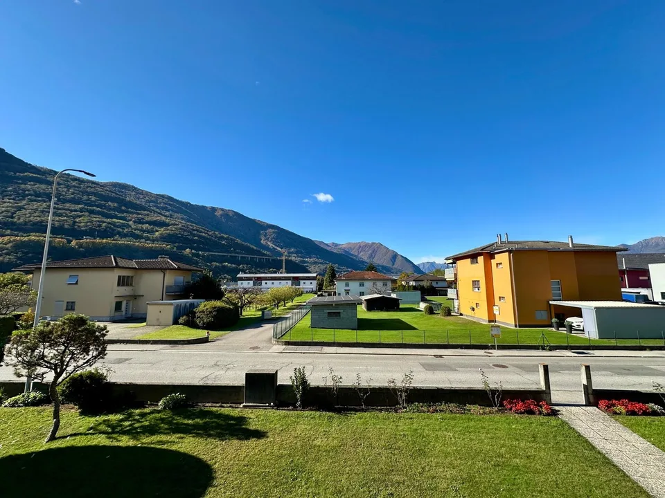 GERÄUMIGES 3.5-ZIMMER-WOHNUNG MIT 2 TERRASSEN UND GARAGE IN SANT'ANTONINO