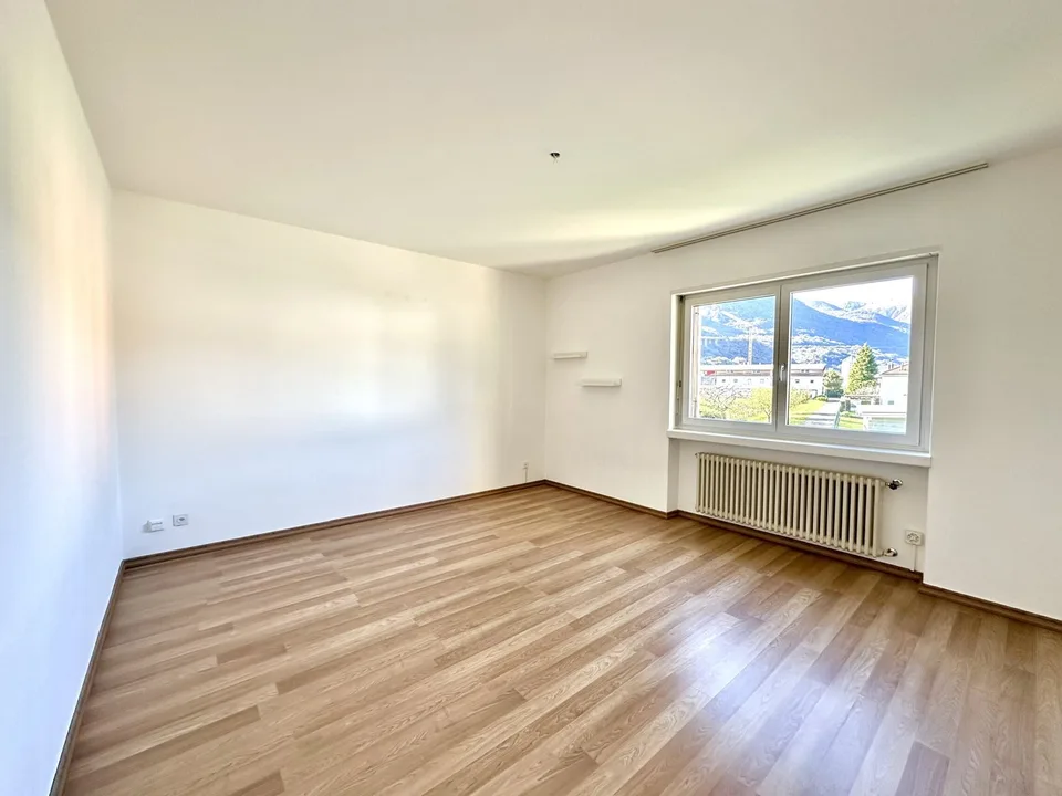 GERÄUMIGES 3.5-ZIMMER-WOHNUNG MIT 2 TERRASSEN UND GARAGE IN SANT'ANTONINO