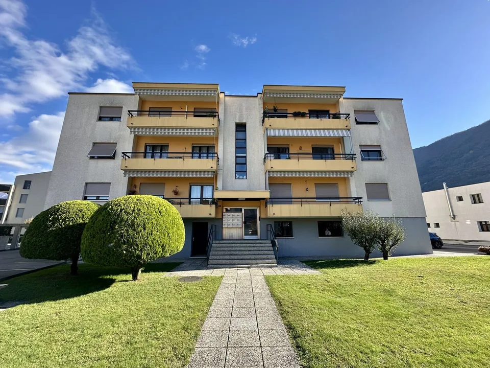 GERÄUMIGES 3.5-ZIMMER-WOHNUNG MIT 2 TERRASSEN UND GARAGE IN SANT'ANTONINO
