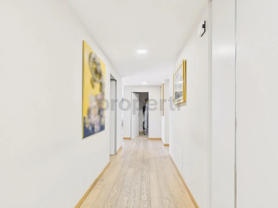 Elegantes Apartment mit 4.5 Zimmern und privatem Parkplatz, Balerna