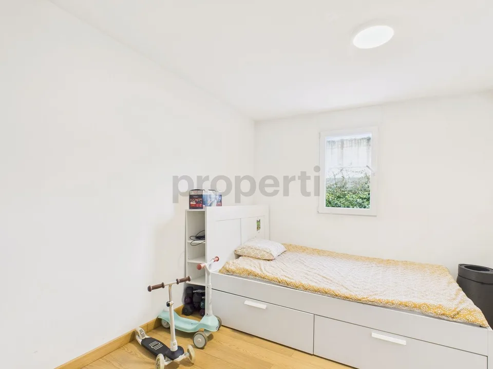 Elegantes Apartment mit 4.5 Zimmern und privatem Parkplatz, Balerna
