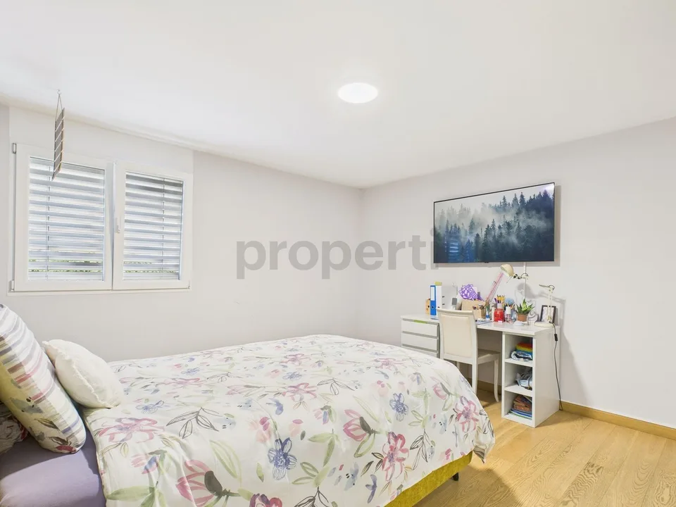 Elegantes Apartment mit 4.5 Zimmern und privatem Parkplatz, Balerna