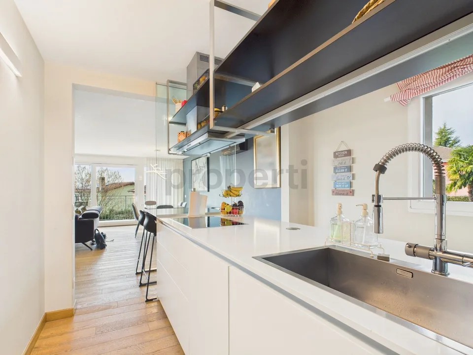 Elegantes Apartment mit 4.5 Zimmern und privatem Parkplatz, Balerna