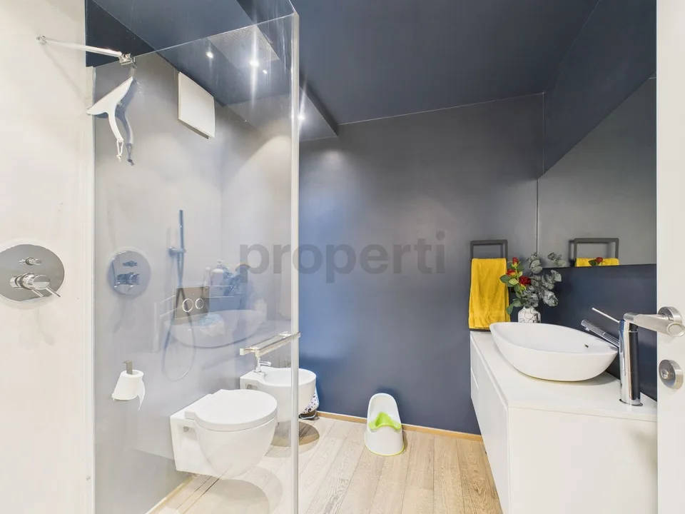 Elegantes Apartment mit 4.5 Zimmern und privatem Parkplatz, Balerna