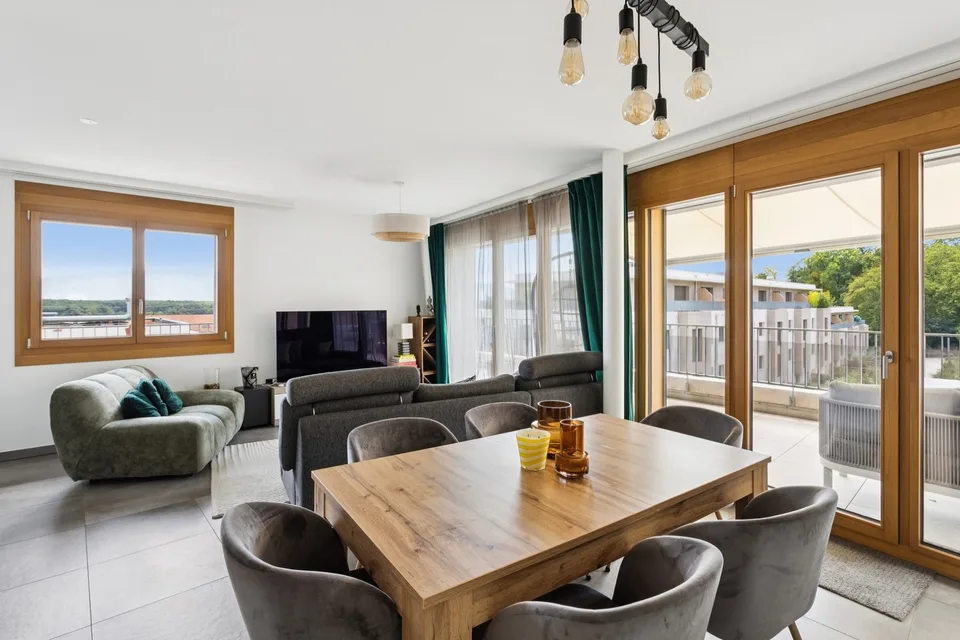 CASATAX - Prächtiges 3-Zimmer-Dachgeschoss mit umlaufender Terrasse