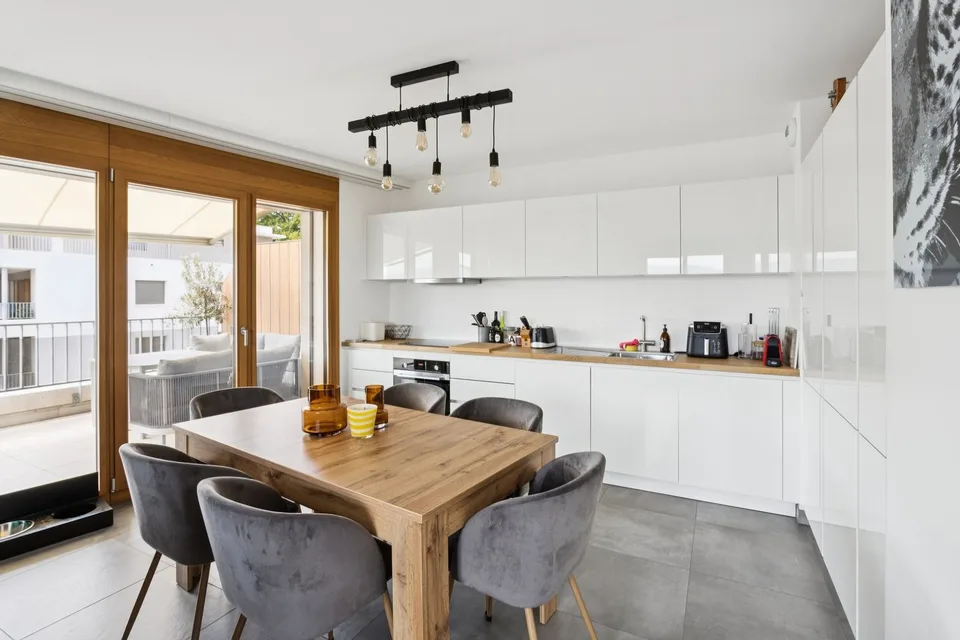 CASATAX - Prächtiges 3-Zimmer-Dachgeschoss mit umlaufender Terrasse