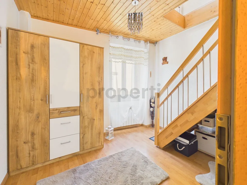 Elegantes Reihenhaus mit 2 Zimmern und Dachboden, Ardon