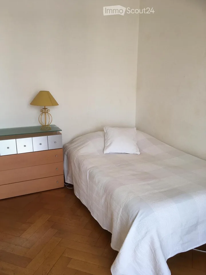 Chambre à sous louer ( fiile uniquement)