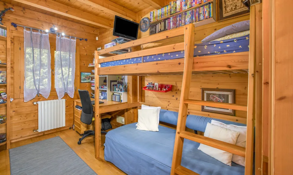 SPLENDIDE BIFAMILIENHAUS MIT 11 ZIMMERN IN DER PROVINZ COMO