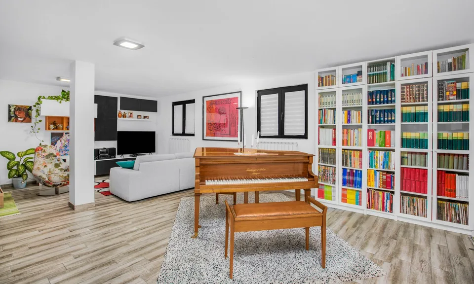 SPLENDIDE BIFAMILIENHAUS MIT 11 ZIMMERN IN DER PROVINZ COMO