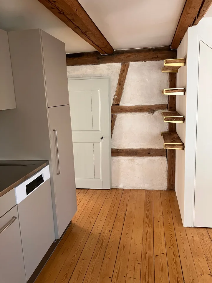 Flair de la vieille ville et générosité – vivre dans la historique « Felsenburg » avec utilisation du jardin