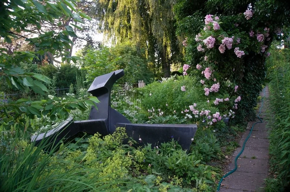 Flair de la vieille ville et générosité – vivre dans la historique « Felsenburg » avec utilisation du jardin