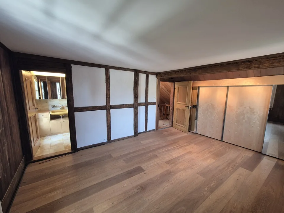 Einzigartiges Bijou im Herzen von Zürich: 3-Zimmer-Dachwohnung mit historischem Charme