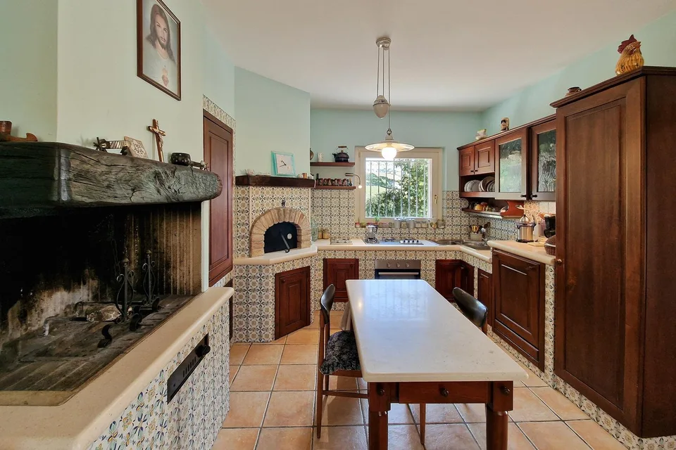 Fascinating Country House 12.5 Rooms Sea View in the Marche