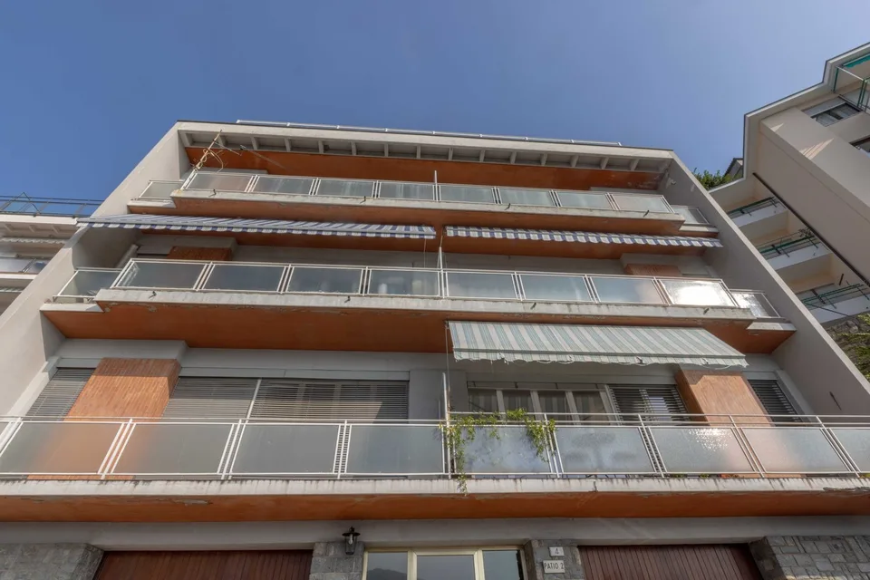 Wonderful Three-Room Apartment with Terrace and Lake View in Campione