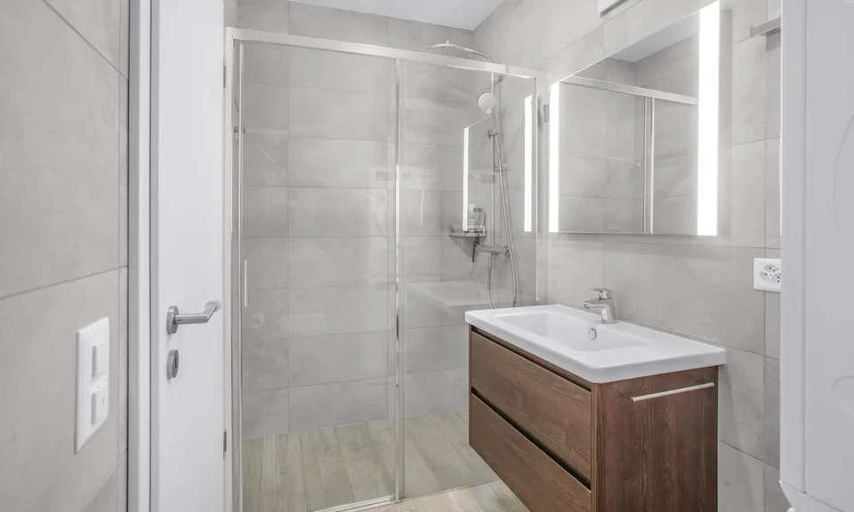 RENT KAUFEN - MODERNES 3.5 ZIMMER APARTMENT MIT GARTEN IN PAZZALLO
