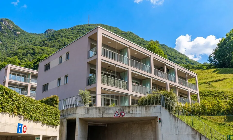 RENT KAUFEN - MODERNES 3.5 ZIMMER APARTMENT MIT GARTEN IN PAZZALLO
